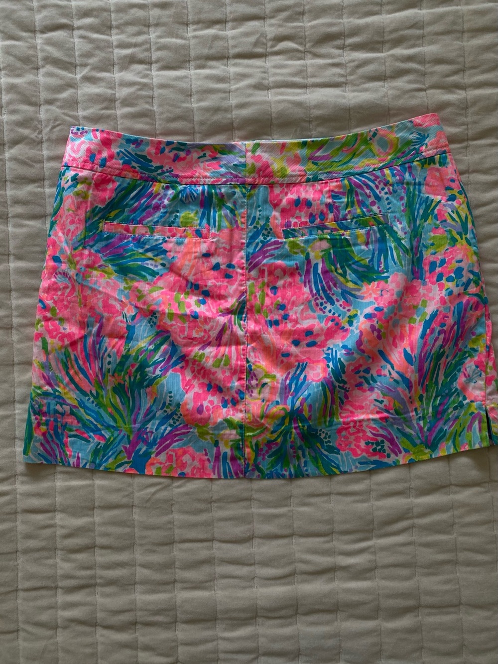 Lilly Pulitzer Nicki Skort
"Fan Sea Pants" Like New Size 12 - Picture 3 of 6